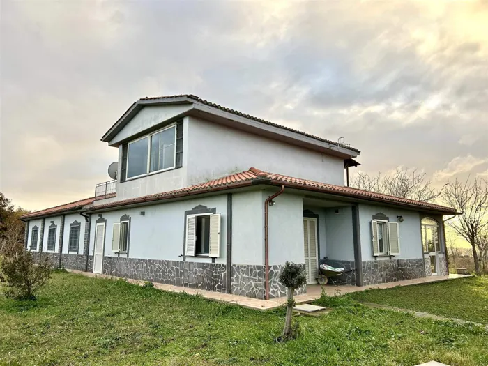 Rustico casale a Tuscania, Campagna · Località Montebello — fotografia 1