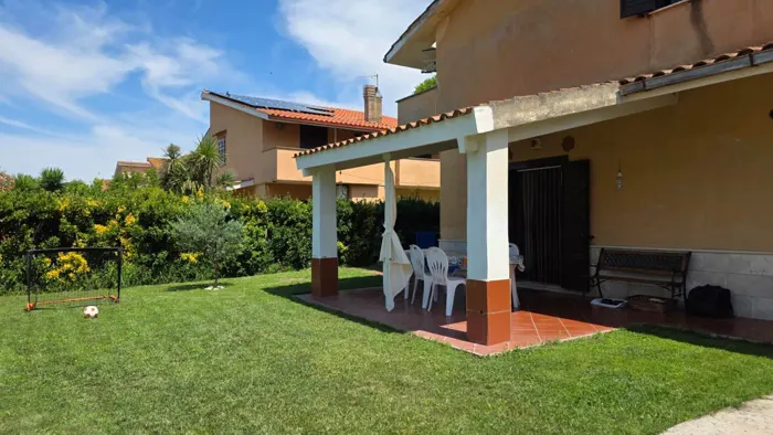 Villa bifamiliare a Tarquinia, Marina Velca Mare — fotografia 1