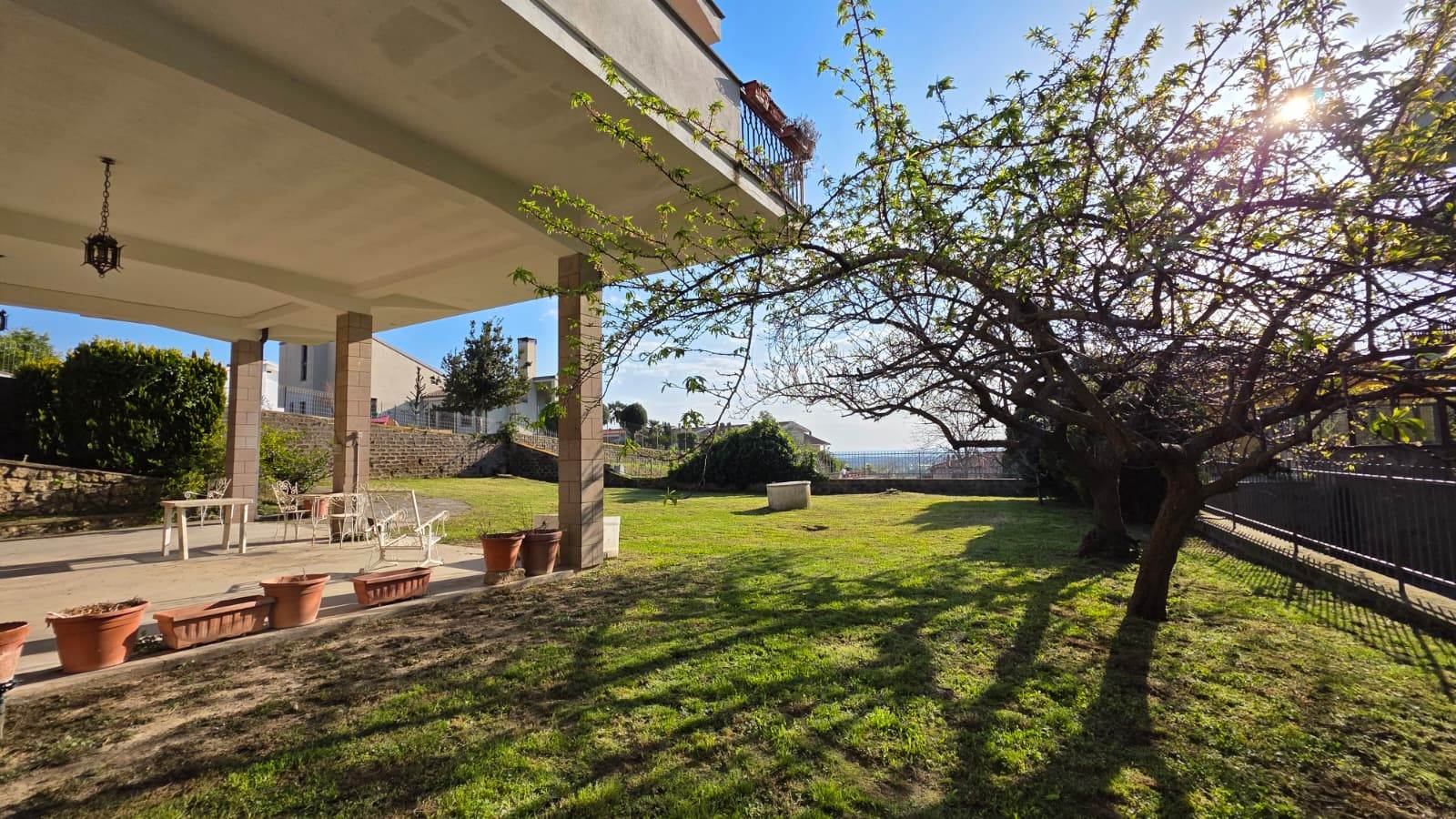 Portico e giardino privato